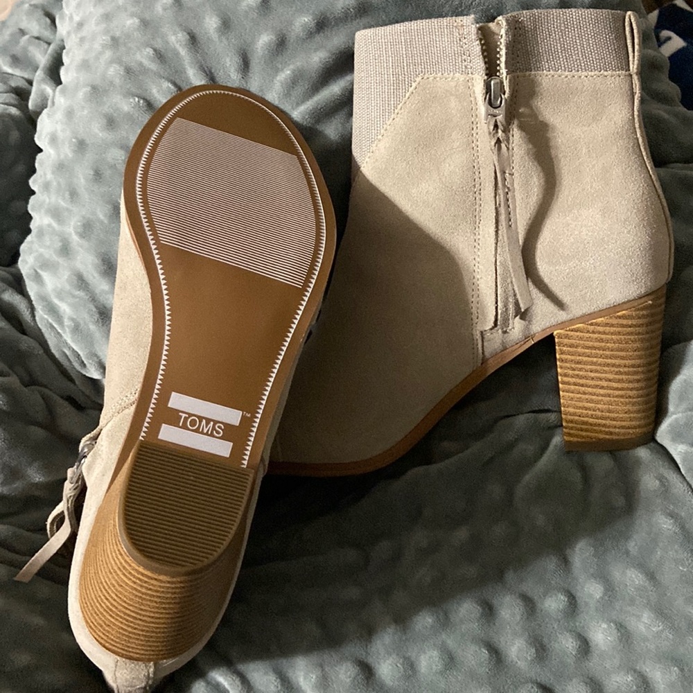 New!! Never worn Toms Booties